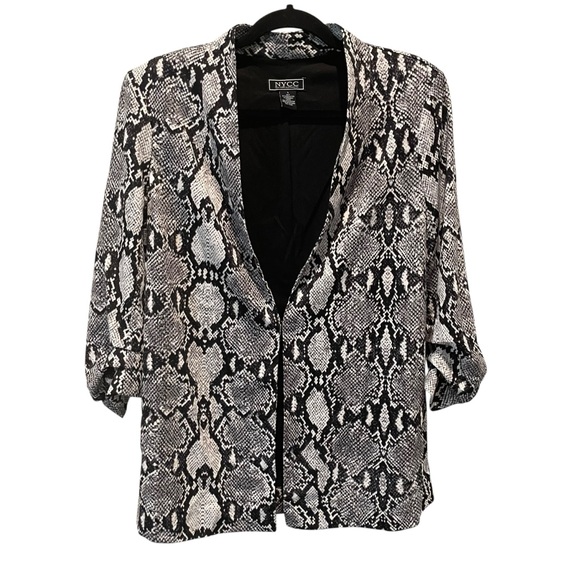 NYC Jackets & Blazers - NYC Black Womens Snakeskin Print 3/4 sleeves Blazer Jacket with clasp